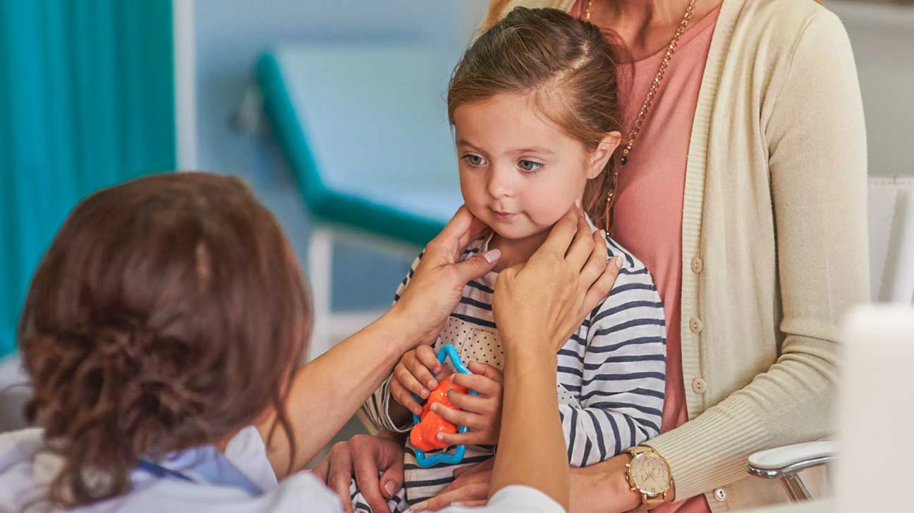 آیا جراحی، تنها راه درمان عفونت لوزه کودکان است؟ عفونت لوزه