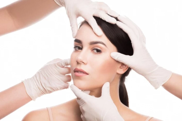 Pros and Cons of a Plastic Surgery