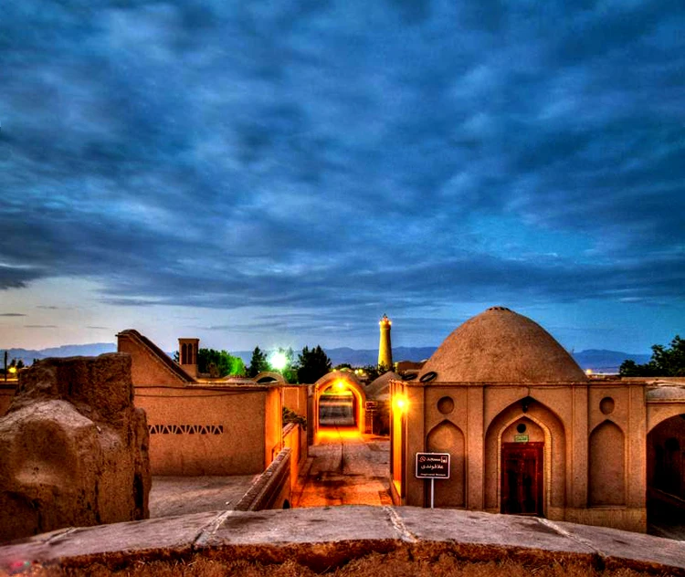 نقش اقلیم جغرافیایی یزد در توسعه گردشگری سلامت نقش اقلیم جغرافیایی یزد در توسعه گردشگری سلامت